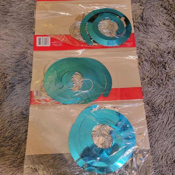 Dizzy Dangler Foil Garland, 3 packs. - Picture 4 of 5